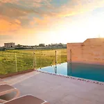 Inni With Infinity Pool *