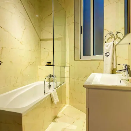 Inni With Infinity Pool Holiday home *