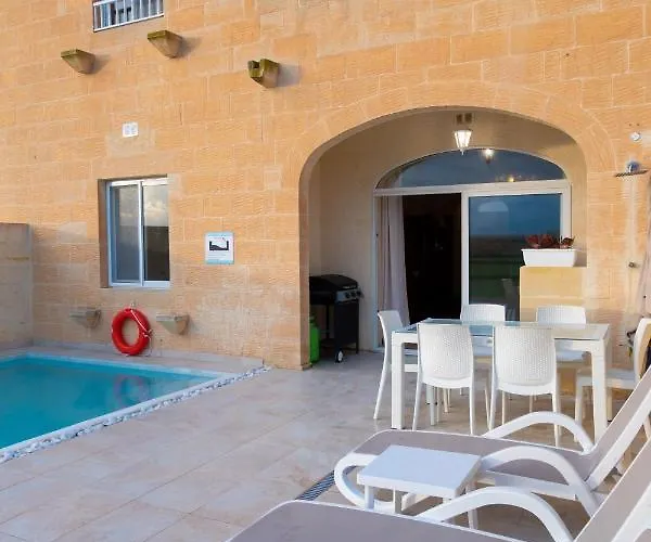 Inni With Infinity Pool Għarb