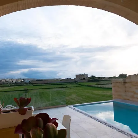 Ferienhaus Inni With Infinity Pool Għarb