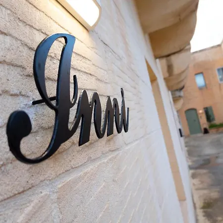 Inni With Infinity Pool