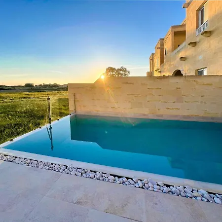 Inni With Infinity Pool בית נופש