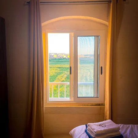 Inni With Infinity Pool Għarb