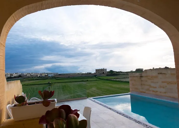 Tatil Evi Inni With Infinity Pool Għarb