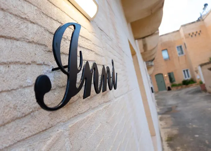 Inni With Infinity Pool