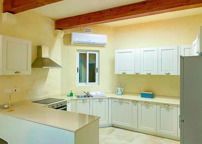 Tatil Evi Inni With Infinity Pool Għarb